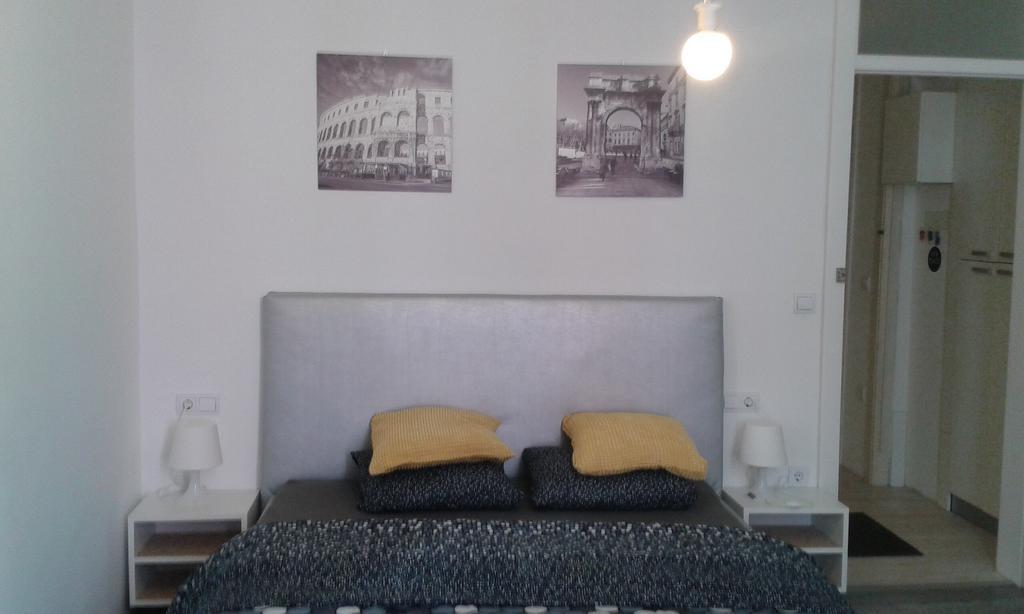 Hostel Ljiljana Pula Exterior foto